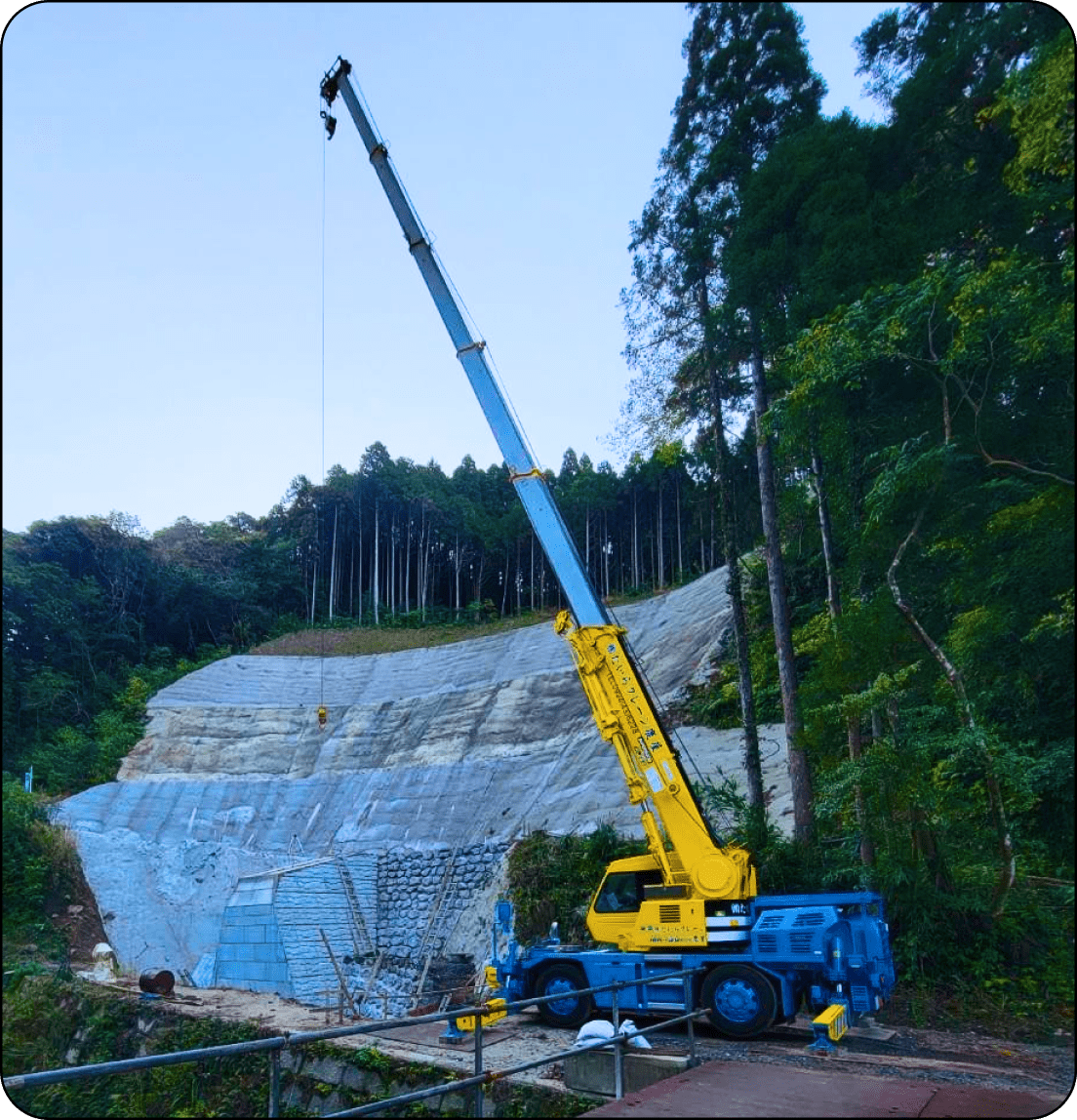 砂防ダム建設作業